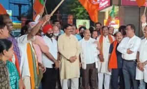 रायपुर के जयस्तंभ चौक में NDA सरकार के शपथ ग्रहण का जश्न मनाया जा रहा है।