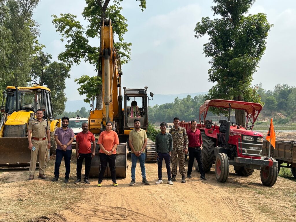 Illegal Mining : रेत माफियाओं पर प्रशासन का प्रहार: बिलासपुर में 42 वाहन जब्त, 