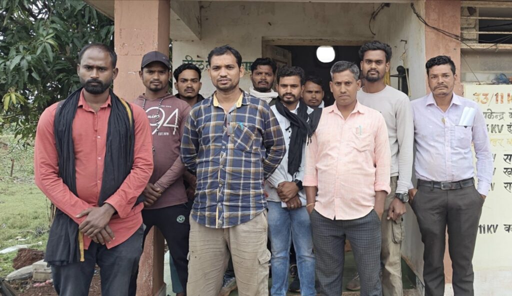 Contractor Attack on Staff : बिजली कर्मचारी