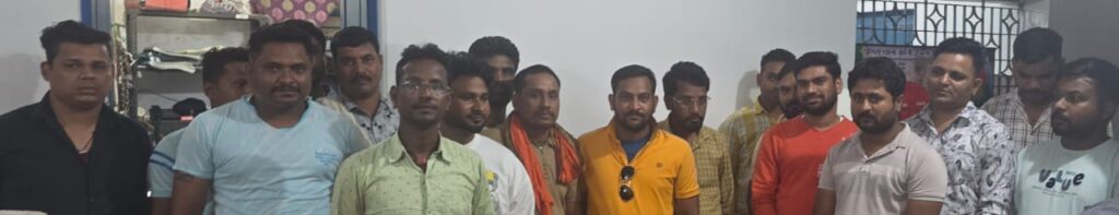 Gambling raid : खेत में लग रहे थे किस्मत के दांव, प्रॉपर्टी डीलर समेत 17 गिरफ्तार, 1.13 लाख नकद और ताश की गड्डी जब्त...