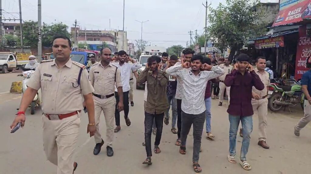 Bilaspur police action : सड़क पर जन्मदिन का जश्न पड़ा भारी: 10 युवक गिरफ्तार, 