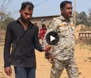 जंगल के तालाब से पुलिस ने कुल्हाड़ी बरामद किया है। और आरोपी को भी गिरफ्तार कर लिया गया है।