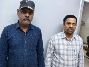 गिरफ्तार पुलिसकर्मी